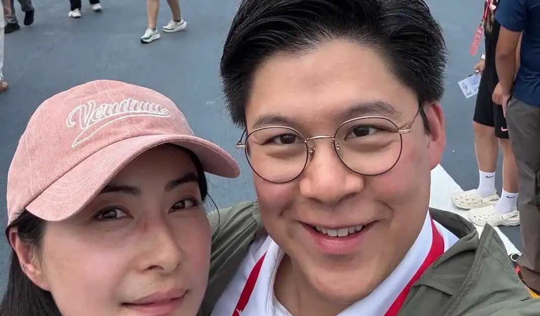 霍启刚我是真不好意思说你呀，
你都46岁了，结婚13年。
结果在郭晶晶面前，