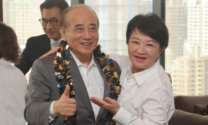 台中市长卢秀燕划龙舟，被问及王金平力挺参选党主席。



秋日上午，阳光洒在台中