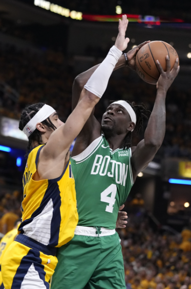 现役NBA球员至少能在两支及以上球队退役球衣的五位球星。

第五位：朱-霍勒迪 
