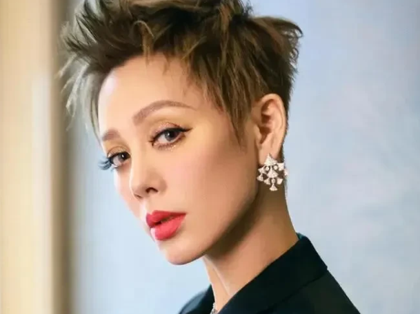 没想到，汪峰玩了一辈子鹰，却被宁静这只老鹰啄了眼睛