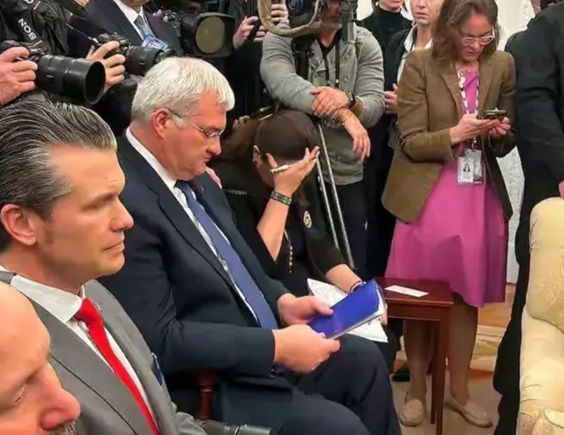 泽连斯基和特朗普及万斯吵架的时候，乌克兰驻美大使奥克萨纳·马尔卡罗娃哭了。美国方