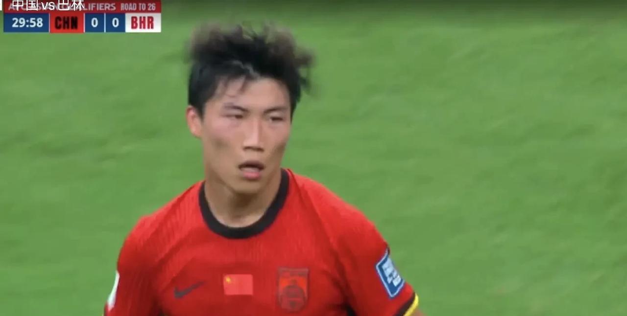 今天谢文能咋了？两次角球均直接罚出界，伊万看的目瞪口呆，难道国足真要奔着亚洲四流