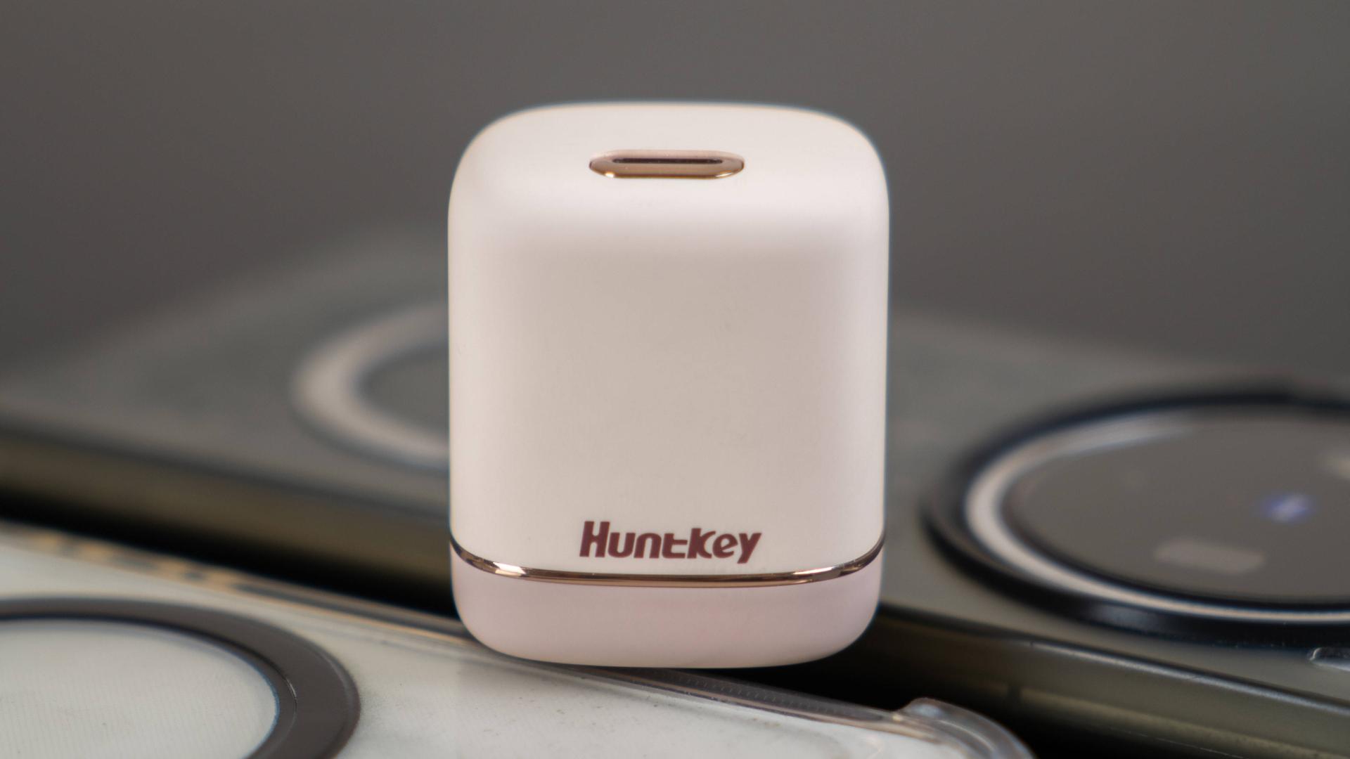 质感这么细腻的充电头我还第一次见-航嘉灵动F45 Turbo奶茶充电器