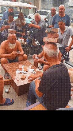 南阳的牌友们，如此的玩法你还记得吗？
看着这样的场景，是不是即熟悉又莫生，30多