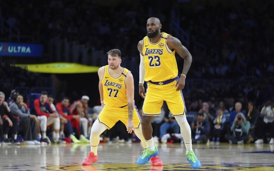 北京时间3月26日，NBA官方公布了第23期球队实力排行榜。雷霆反超骑士登顶，勇