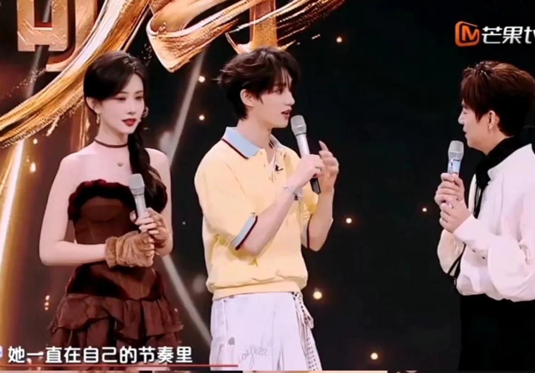 #何炅丁程鑫把孟子义哄成“小宝贝”，这嘴甜得绝了
谁还没看何老师和丁程鑫哄孟子义