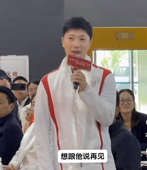 马龙说：还不舍得与乒乓球说再见 
7月20日，马龙在参加西藏活动中表示：
”乒乓