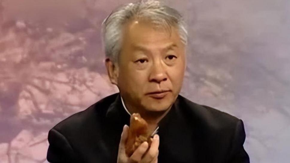 四川大爷修祖屋挖出银子，专家让上交，大爷一句话让专家哑口无言