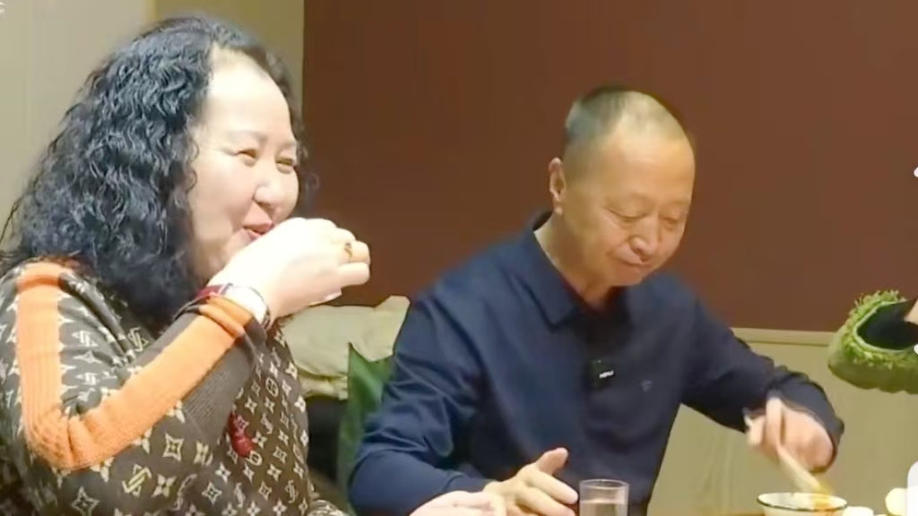 大爷相亲百八十次，只对年轻漂亮的女人感兴趣，每月给五千零花钱