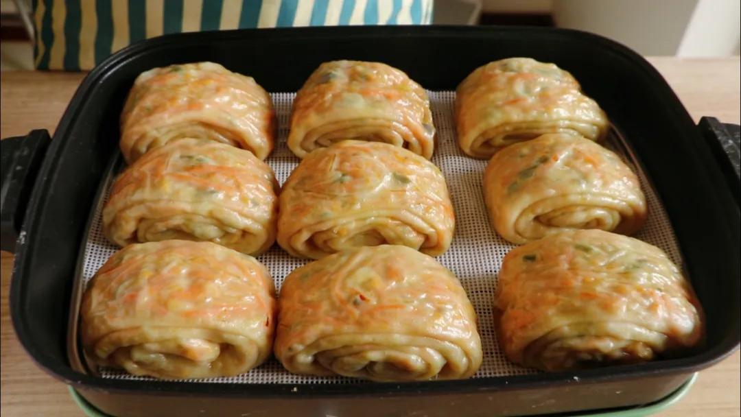 春天给孩子多吃这菜卷，补肝明目，补铁补钙，比包子花卷简单好吃