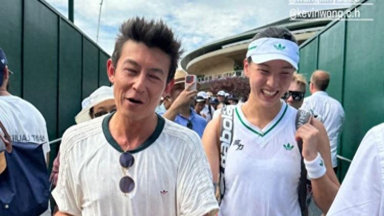 陈冠希社媒晒与王欣瑜同框照：今天是一场完美的比赛