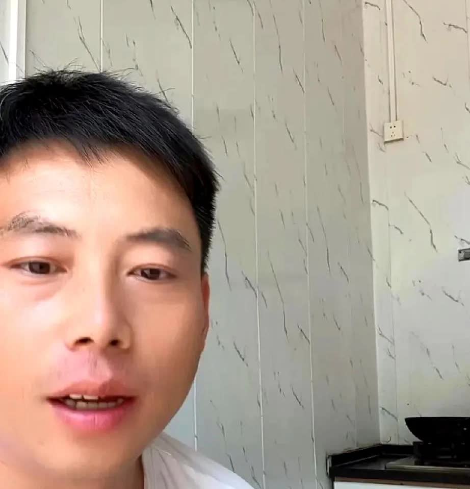倔媳妇儿子硕硕高考第二天
 

华强在家开启了直播带货[赞]
 

