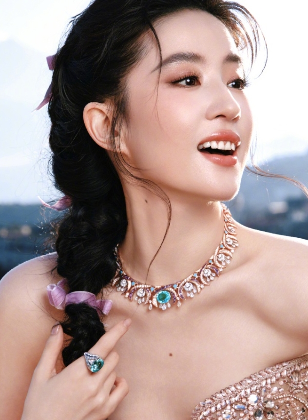 VOGUE金九过去五年都有宝格丽赞助