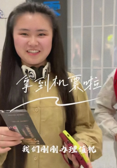 第一次坐飞机，第一次用自己的名字开房间，以前都是偷偷溜进去，真的没有想到有人会真