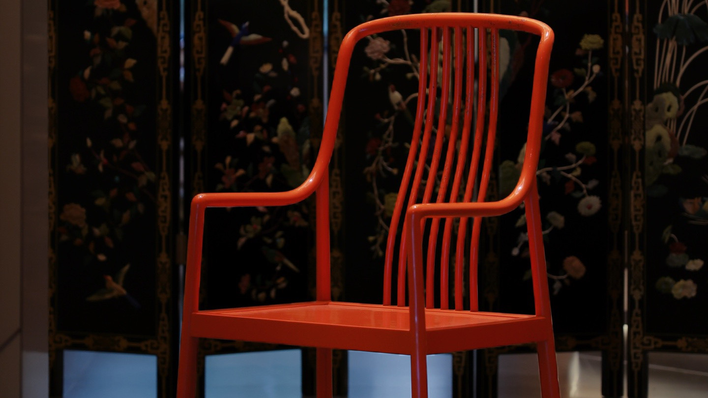 古今交融，大漆髹饰，金丝木梳背椅