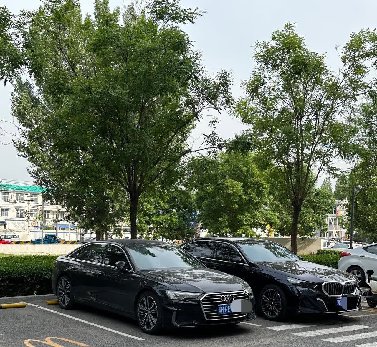 今天拍到奥迪A6L和宝马530Li同框了，大家看看哪个更帅？
如果你有40万预