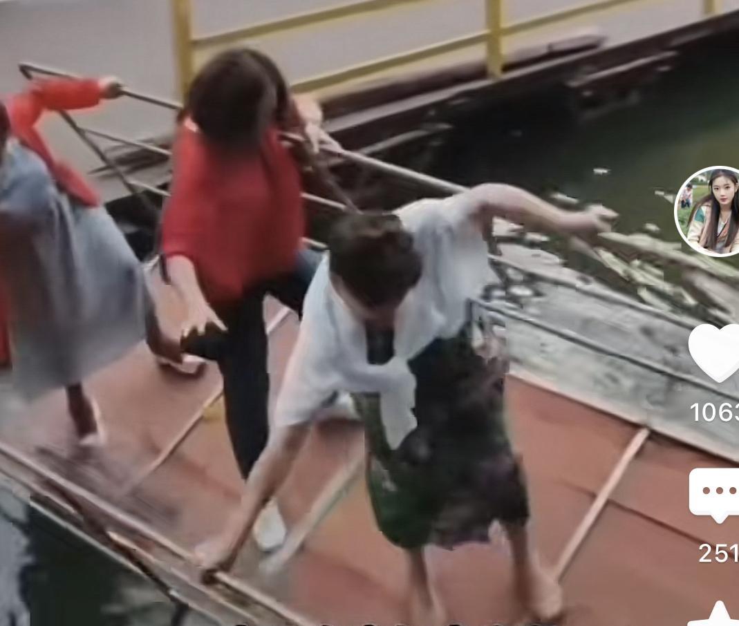 人老变坏，还是人坏变老？公共场所曾出现令人唏嘘的一幕：工作人员反复提醒某区域存在