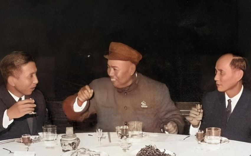 1955年，醉醺醺的许世友，突然接到北京打来的电话，许世友有些不太高兴地说道：“