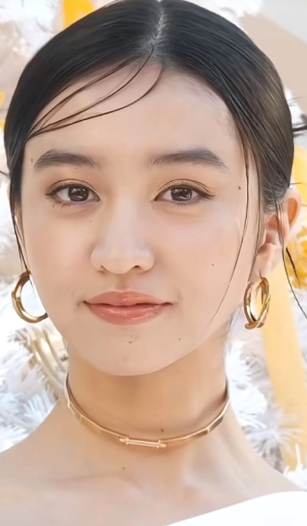 木村拓哉大女儿木村光希，女大十八变，越来越好看，而且个子感觉比爸爸还高呀，真滴好