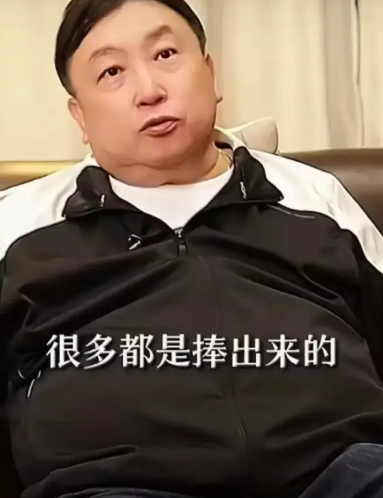 王晶说了大实话，明星都是资本捧出来的，追星很愚蠢。

近日，王晶谈到很多明星爆火