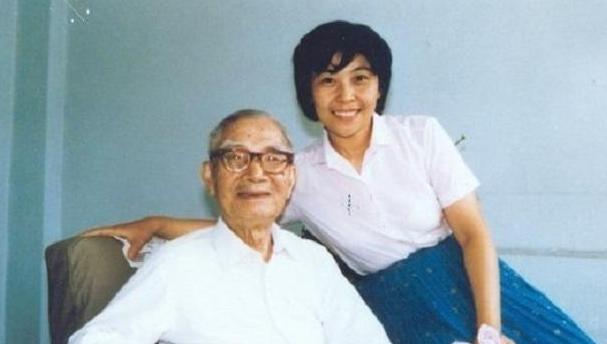 50岁的茅以升，在1946年上海，与21岁的权贵云暗生情愫，并诞下一女，最终却落