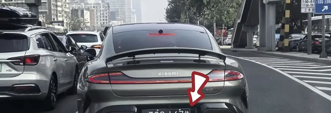 全国最牛的小米汽车，拥有至高无上的通行权。
这辆虽然不是Ultra版本的小米汽