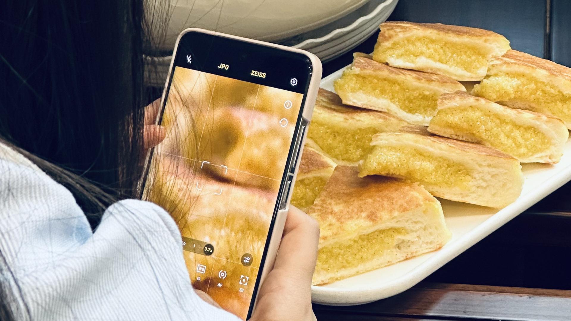 主食包主食这口，碳水脑袋狂喜！佳木斯这口拉丝黄米饼，狂炫八块不腻！