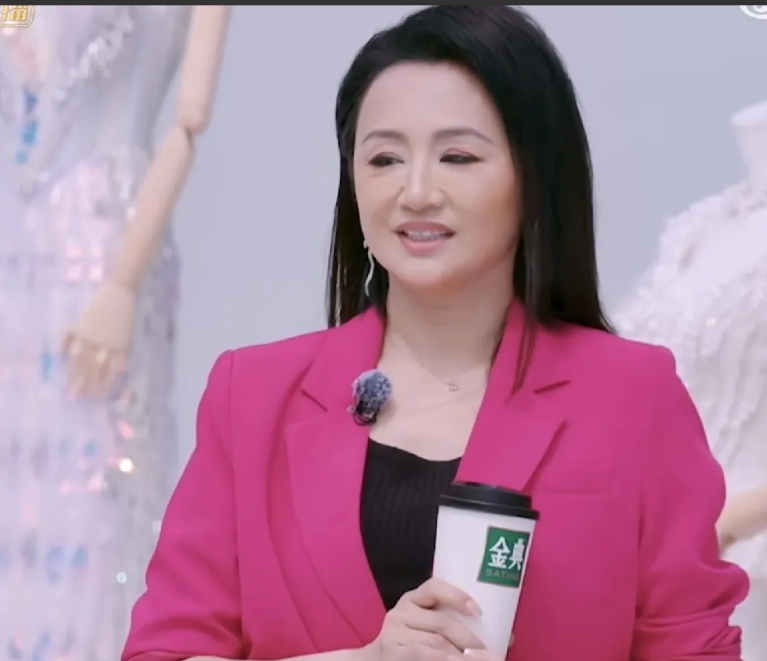 浪姐6开播，自从知道有了王珞丹，就猜想会带上白百何，只不过没想到竟然是从曹颖嘴里