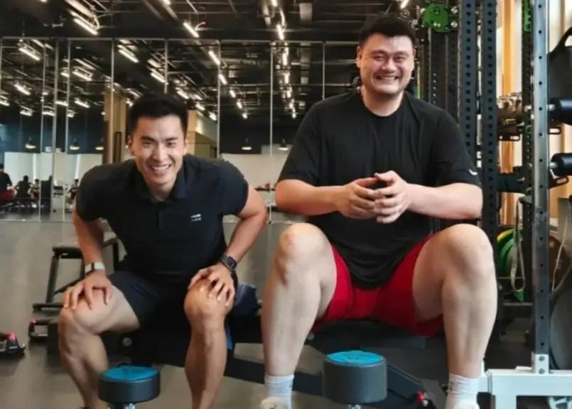 姚明恢复训练，他要干什么？
据说姚明辞去篮协主席后，恢复了体能训练，整个身体已经