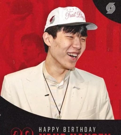 排面！杨瀚森选秀后6新资讯，期待小杨成为开拓者的核心！
1.杨瀚森第一次坐上了开