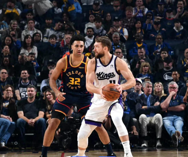 勇士看上国王的顶级3D了，但国王不想放人。

据美记报道，勇士队对基恩-埃利斯感