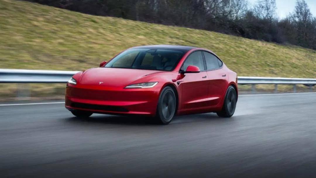 上市半个月降价1万元，Model 3长续航后驱版调价：销量承压？
