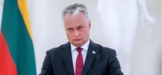 打疼了才知道哭，立陶宛被中国冷落三年，终于绷不住低头求饶了。最终换来的是被中国冷