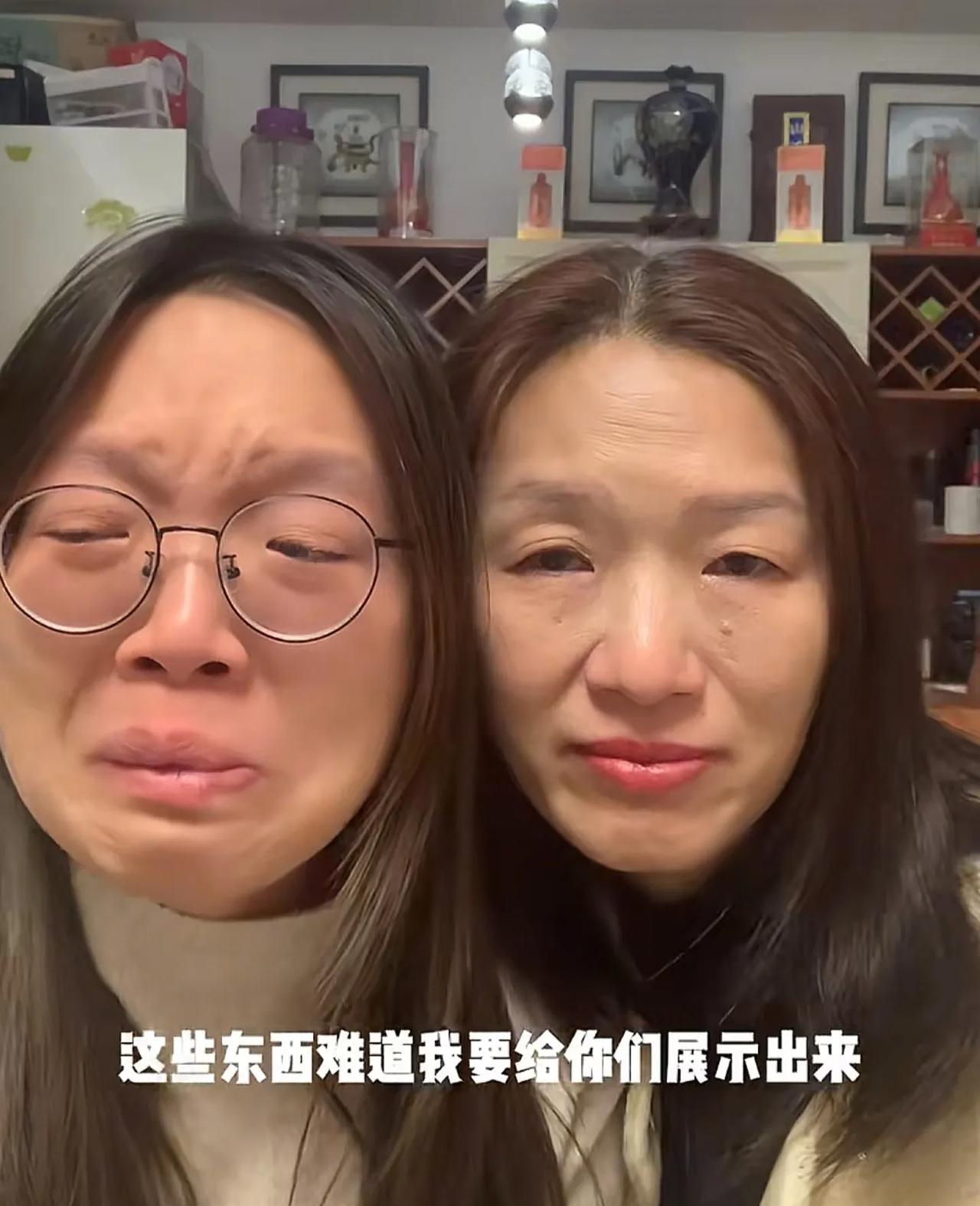 哭麻了！谢浩男的妈妈终于站出来了，终究是她一个人扛下了所有，认亲时妈妈没露面，说