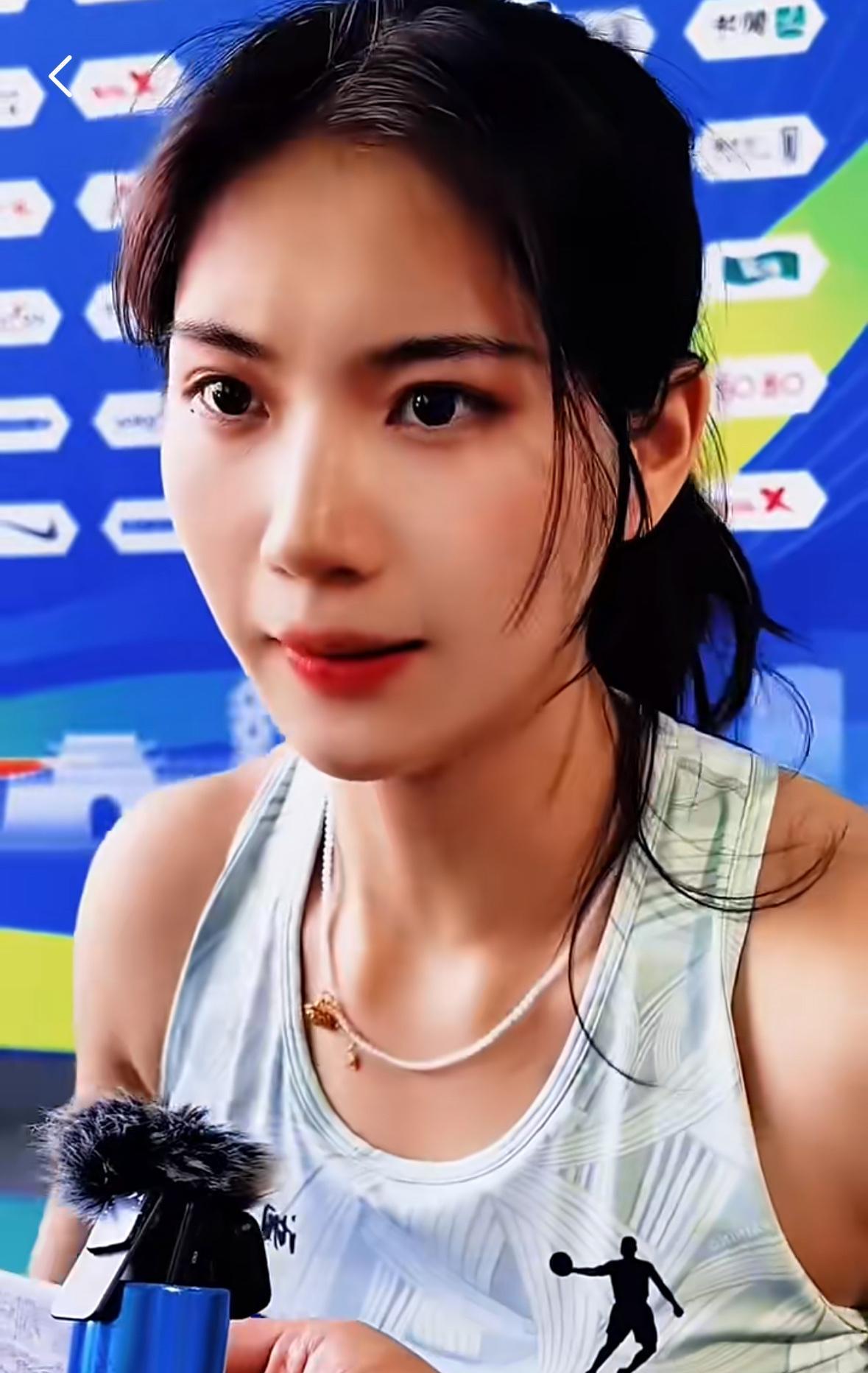 中国女子田径运动员夏思凝。
身材颜值俱佳。
籍贯：湖南邵阳
年龄：22岁
项目：