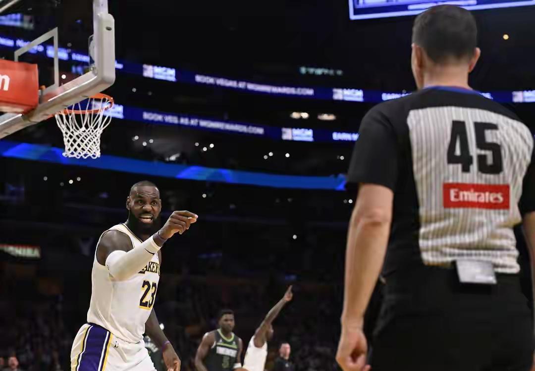 又黑！夸梅布朗狂喷詹姆斯！詹姆斯若真的退役，他将哭晕在厕所里！
最水状元夸梅布朗