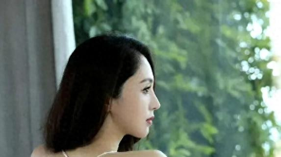 破茧成蝶：40女星离婚后的魅力觉醒，撕碎标签的另一种人生