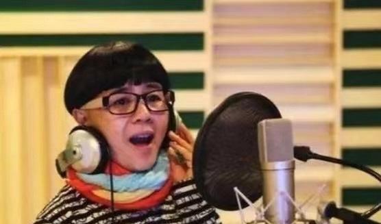 90后的宝子们应该都记得她吧！90后童年的快乐是她带给我们的！
网友：她为什么一