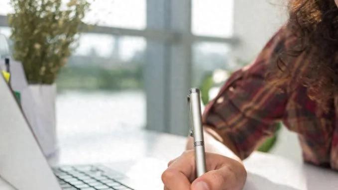 数据打脸！荷兰严查自由职业，94%的人仍在工作，医疗业2万人转行