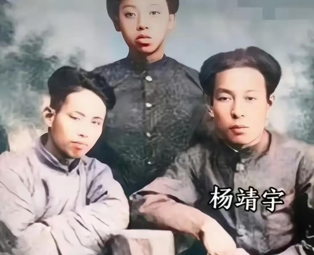 22岁的杨靖宇珍贵照片～
这是1927年，在河南确山县李湾村，
当时22岁的杨靖