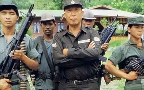 揭秘传奇毒枭的罪恶一生：从打工仔到毒王，被捕时还冲警察放狠话