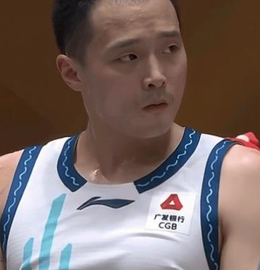 浙江男篮主场加时逆转青岛终结青岛4连胜。CBA常规赛，浙江男篮主场迎战青岛，这场