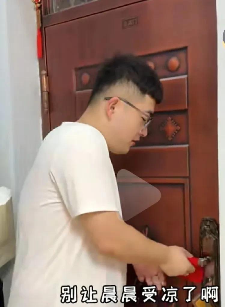 晨晨五天出院，婆婆和老公方方面面想的真周到。
晨晨二胎今天出院回家，婆婆把晨晨的