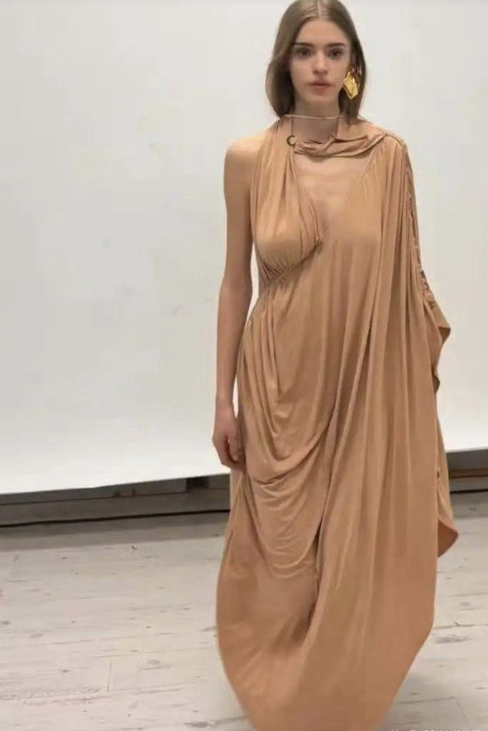 这衣服名曰“一包特仑苏”……