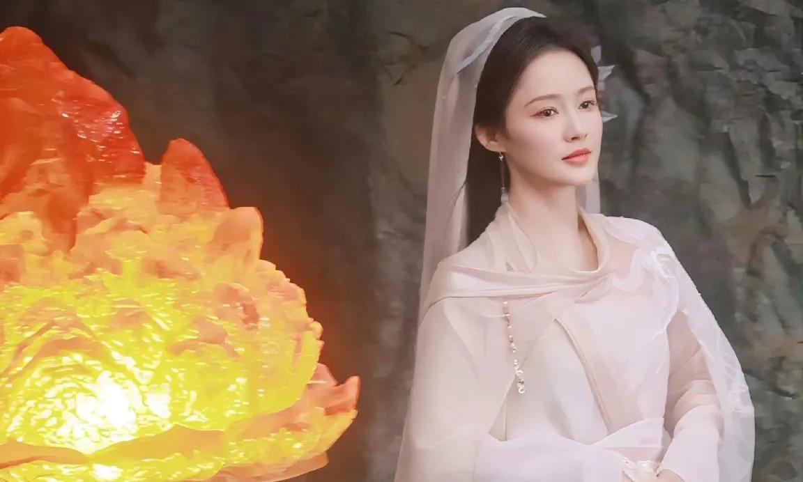 李沁这个造型一出来就知道，这次又是镶边女主。
颜值有，气质和娇妻没关系，年龄也已