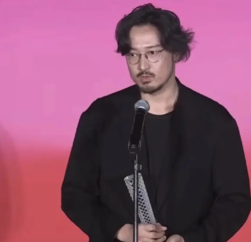 知道为啥没人看还都挤破头去拍电影！因为能参加国外影展，幸运的话还能拿个奖，回来就