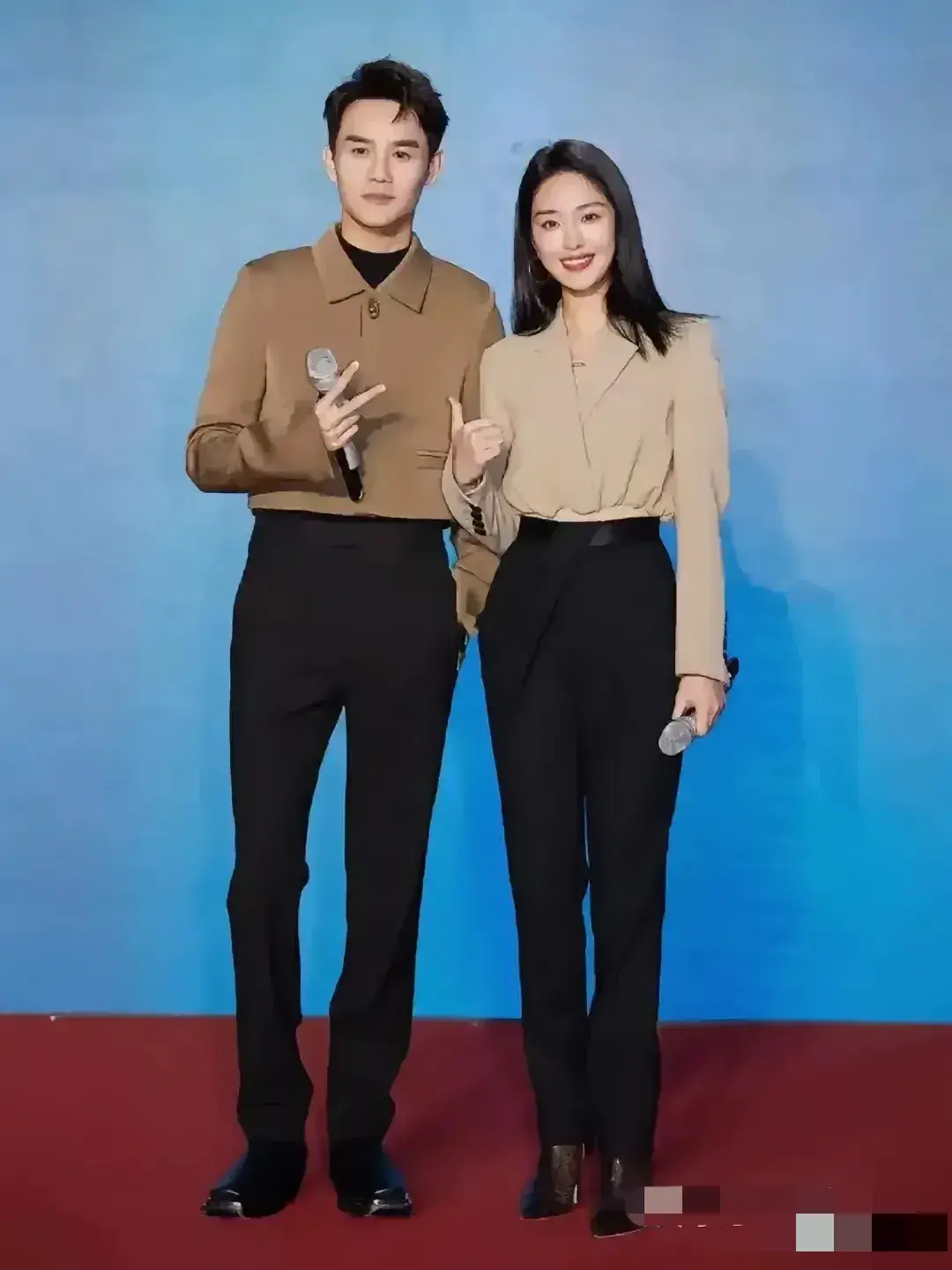 王凯旁边女的是谁？身材这么好