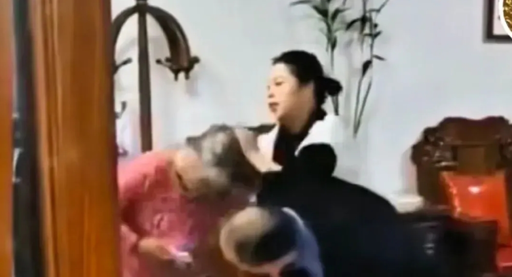 因为吵架我骂了儿媳的妈妈，儿媳吼着说你再骂一次，我气急又骂了一次，儿媳就去门口把