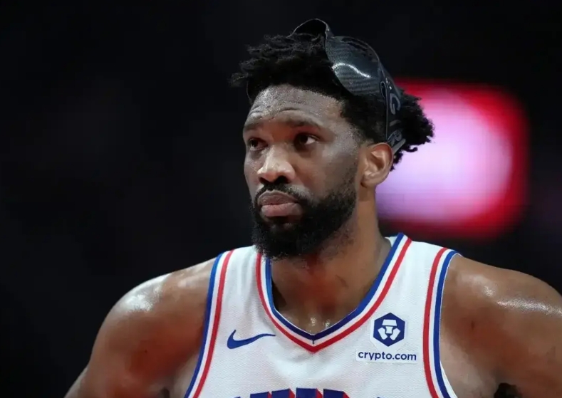 恩比德火速复出
恩比德不再进行伤病管理，他火速复出了，他要在对阵独行侠的比赛中复