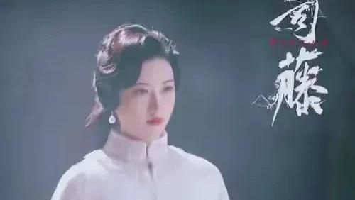 36岁女演员景甜手术后首次直播透露身体状况：已经开始搬砖人生活